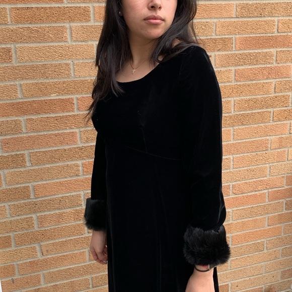 Vintage Black Velvet Fur Trimmed Cocktail Dress by Bernie Bee - Picture 12 of 16